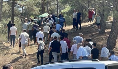 HATAY’DA DÜĞÜN YOLUNDA FECİ KAZA: ANNE VE KIZI YAN YANA TOPRAĞA VERİLDİ   