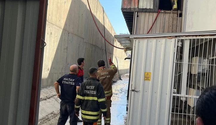ANTAKYA’DA MOBİLYA ATÖLYESİNDE YANGIN ÇIKTI   