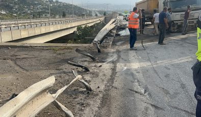 HATAY’DA KONTROLDEN ÇIKAN TIR BARİYERLERE SAPLANDI   