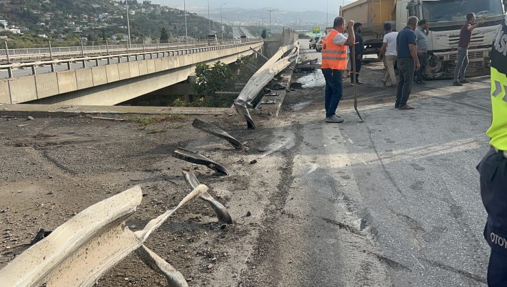 HATAY’DA KONTROLDEN ÇIKAN TIR BARİYERLERE SAPLANDI   