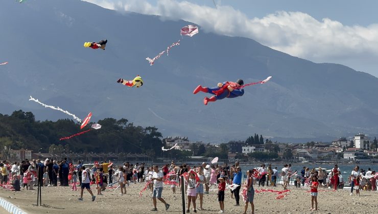 HATAY’DA GÖKYÜZÜ RENGARENK UÇURTMALARLA RENKLENDİ  