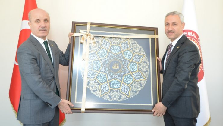 REKTÖR EREN ÖZVAR’I TEBRİK ETTİ