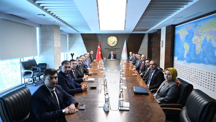 MÜSİAD YENİ DÖNEM VİZYONUNU BAKAN KACIR İLE PAYLAŞTI