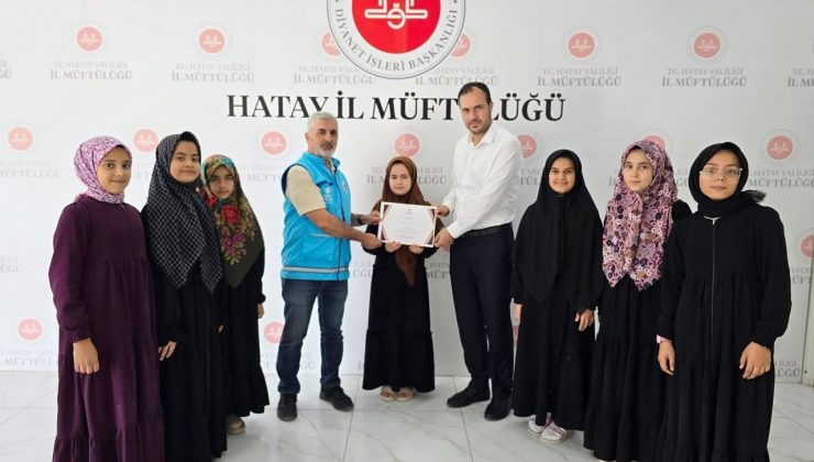 ANTAKYA’DA ÖĞRENCİLER HARÇLIKLARINI GAZZE’YE BAĞIŞLADI 