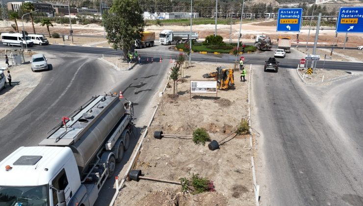 BÜYÜKŞEHİR’DEN HAVAALANI YOLUNDA AĞAÇLANDIRMA