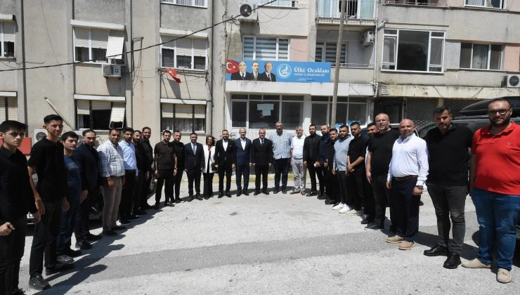 AK PARTİ HATAY’DAN BAŞKAN ÇELİK’E TEBRİK ZİYARETİ