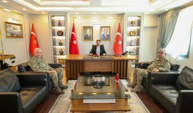 VALİ MASATLI KOMUTA KADEMESİNİ AĞIRLADI