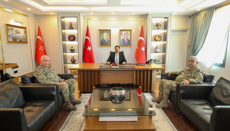 VALİ MASATLI KOMUTA KADEMESİNİ AĞIRLADI