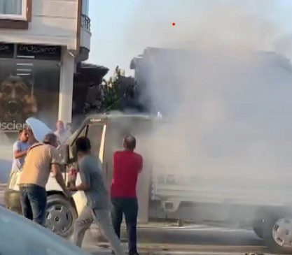 ALEVLERE TESLİM OLAN KAMYONETTEKİ YANGINA KOLAYLA MÜDAHALE ETTİLER  