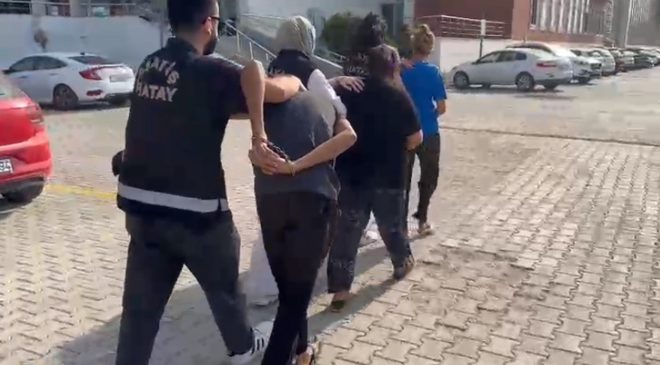 İSTANBUL’DA HIRSIZLIK SUÇUNDAN ARANAN ŞAHISLAR HATAY’DA YAKALANDI   