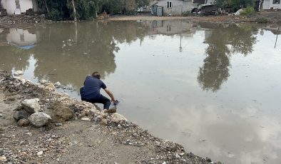 SON 65 YILIN EN KURAK DÖNEMİNİN YAŞANDIĞI HATAY’DA SAĞANAK YAĞIŞ YOLLARI GÖLE ÇEVİRDİ  