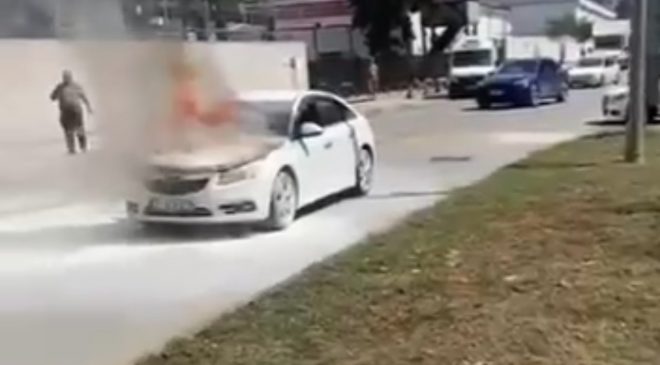  HATAY’DA SEYİR HALİNDEKİ ARAÇ ALEV ALDI   