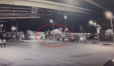 BETON MİKSERİNİN EZDİĞİ MOTOSİKLETİN SÜRÜCÜSÜ SON ANDA KURTULDU 