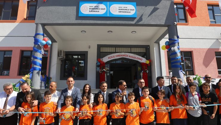 VALİ MASATLI OKULUN İLK GÜNÜNDE GÖZYAŞLARINA BOĞULAN MİNİK ÖĞRENCİYİ TESELLİ ETTİ 