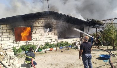 KIRIKHAN’DA MÜSTAKİL EV ALEVLERE TESLİM OLDU   
