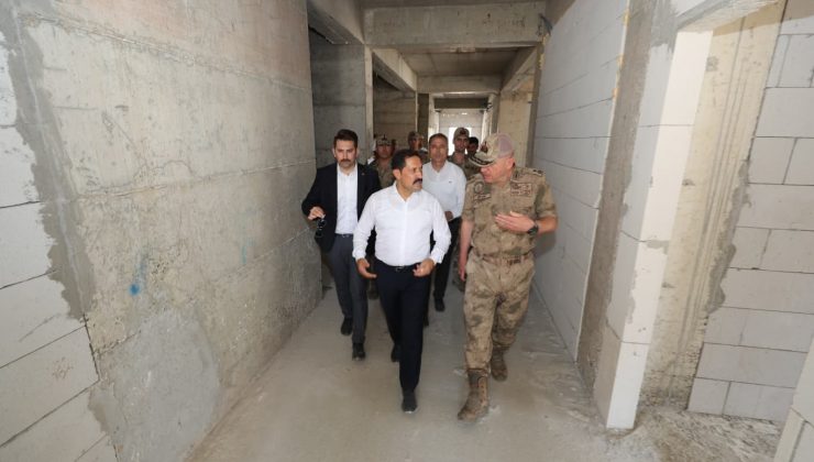 DEFNE’DE JANDARMA HİZMET BİNALARININ İNŞASI SÜRÜYOR   