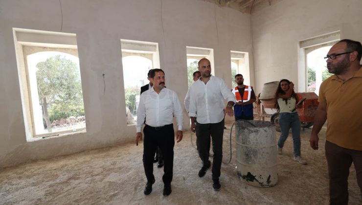 DEPREMDE ZARAR GÖREN TARİHİ VALİLİK KONUTUNDA ÇALIŞMALAR SÜRÜYOR   