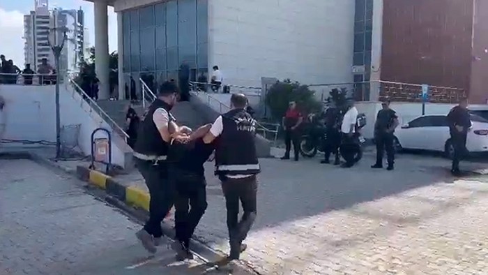 TRAFİKTE YAŞANAN TARTIŞMADA KURŞUNLARIN HEDEFİ OLAN GENÇ ÖLDÜ 