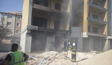 ANTAKYA’DA İNŞAAT HALİNDEKİ BİNADA YANGIN ÇIKTI   
