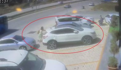 PARK HALİNDE HAREKET EDEN ARACI TEK ELİYLE DURDURAN KADIN FACİAYI ÖNLEDİ 