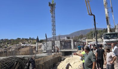 BETON DÖKÜMÜ ESNASINDA TABLA ÇÖKTÜ: 2 İŞÇİ YARALANDI   