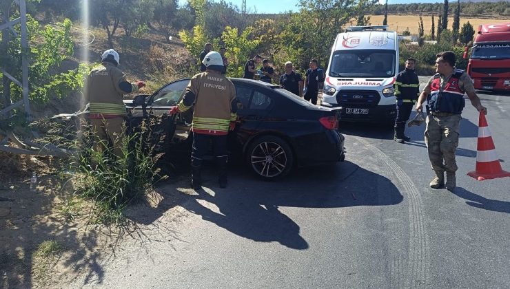 YOL KENARINA DEVRİLEN OTOMOBİLİN SÜRÜCÜSÜ YARALANDI   