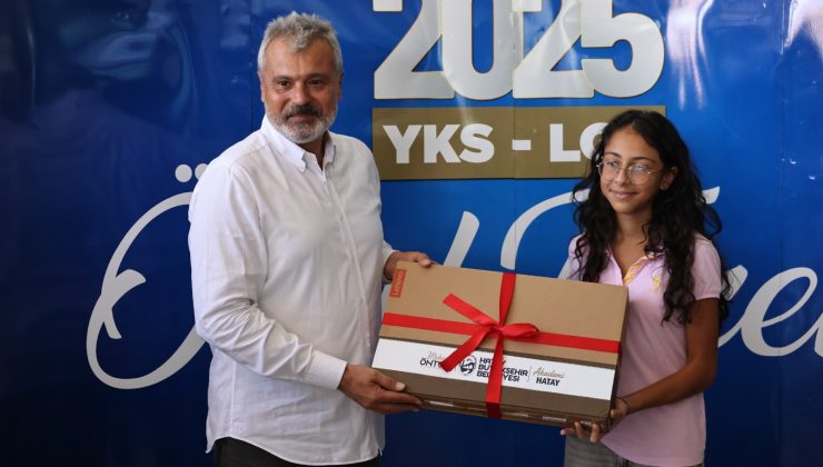 BAŞKAN ÖNTÜRK, DERECEYE GİREN ÖĞRENCİLERİ ÖDÜLLENDİRDİ