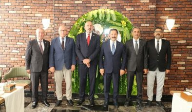 VALİ MASATLI MUHTARLARLA BULUŞTU