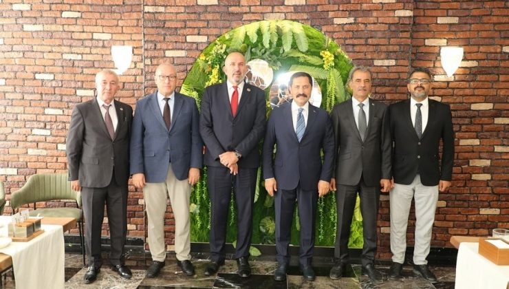 VALİ MASATLI MUHTARLARLA BULUŞTU