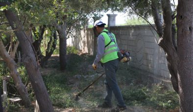 MEZARLIKLARDA TEMİZLİK VE ONARIM ÇALIŞMALARI SÜRÜYOR