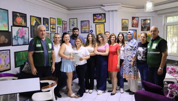 YEŞİLAY’DAN FATMA SATAR MÜZİK RESİM VE BALE AKADEMİSİ’NE ZİYARET