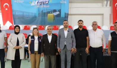 ALTINÖZÜ’NDE ÜNİVERSİTELİ GENÇLERE VALİZ DESTEĞİ