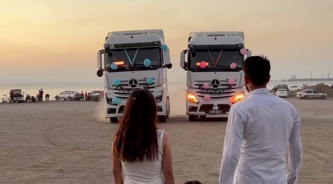 TIR ŞOFÖRÜ VE EŞİ, EVLATLARININ CİNSİYETİNİ TIRLARLA DÜZENLENEN PARTİDE ÖĞRENDİ  