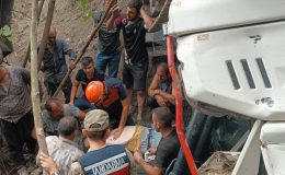 YAYLADA UÇURUMA YUVARLANAN KEPÇENİN OPERATÖRÜ HAYATINI KAYBETTİ  