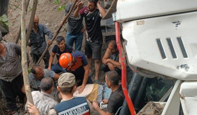 YAYLADA UÇURUMA YUVARLANAN KEPÇENİN OPERATÖRÜ HAYATINI KAYBETTİ  