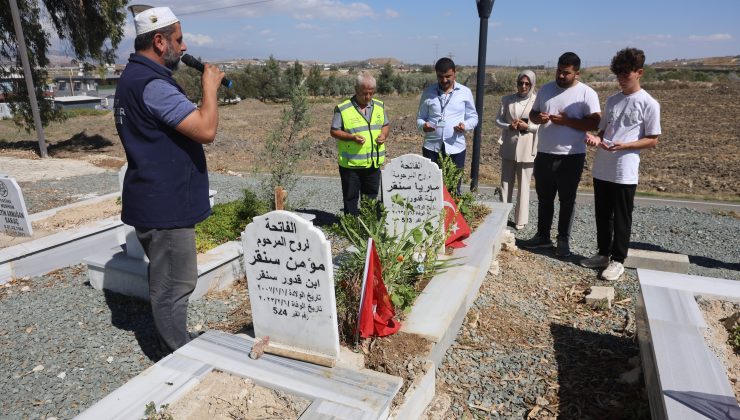 “SİZE BİR DAMLA SU VERECEK KİMSE KALMADI, ALLAH SİZİ UNUTMAZ EVLADIM” DİYEN SURİYELİ ANNE DUYGULANDIRDI   