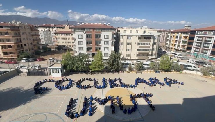 LİSELİLER GAZZELİ ÇOCUKLAR İÇİN KOREOGRAFİ OLUŞTURDU 