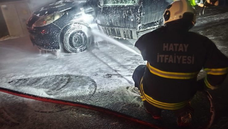 ANTAKYA’DA OTOMOBİL YANDI   