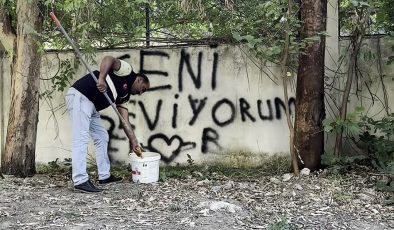 SEVDASINI DUVARA YAZAN VATANDAŞA, BELEDİYE PERSONELİNİN “SEVİYORSAN GİT KONUŞ” MESAJI TEBESSÜM ETTİRDİ   
