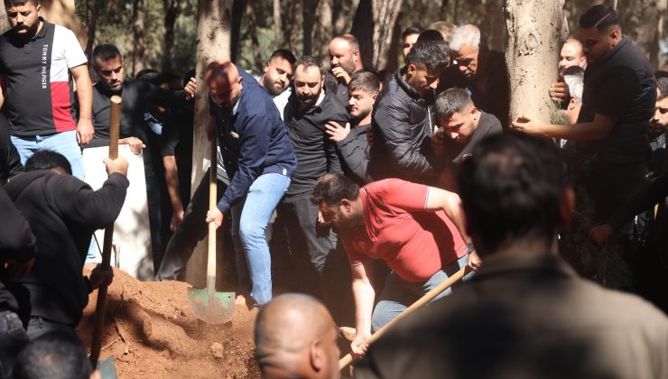 AİLESİNİN VE ARKADAŞLARININ DOĞUM GÜNÜNÜ KUTLAMAK İÇİN BEKLEDİĞİ GENÇ, TRAFİK KAZASINDA CAN VERDİ 