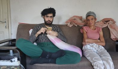 TELEFON BAĞIMLISI GENÇ: 3 YILDIR EVDEN DIŞARI NE TEK BİR ADIM ATTI NE DE BESLENMEK DIŞINDA BİR ŞEY YAPTI 