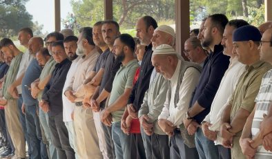 HATAY’DA ÖLÜ BULUNAN İKİ ARKADAŞ GÖZYAŞLARI İÇİNDE TOPRAĞA VERİLDİ   