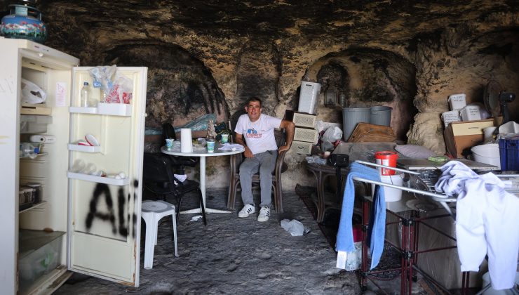 DEPREMDEN SONRA HUZURU MAĞARADA BULMUŞTU, ŞİMDİ ÇOK SEVDİĞİ MAĞARASINI BOŞALTACAK OLMANIN HÜZNÜNÜ YAŞIYOR  