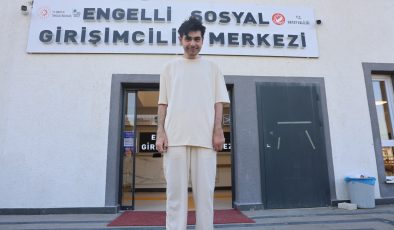 TELEFON BAĞIMLISI GENÇTEN AİLELERE TAVSİYE: “KÜÇÜKKEN ÇOCUKLARA TELEFON VERMEYİN”   