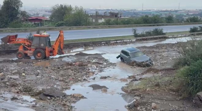 HEYELANIN KAPATTIĞI OTOYOLDA ARAÇLAR MAHSUR KALDI 