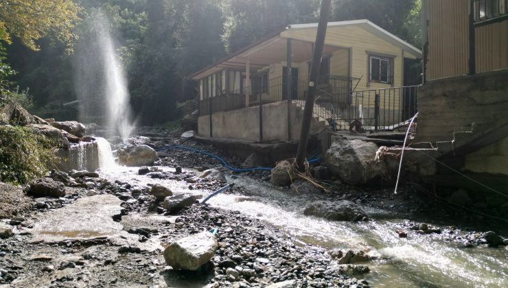 HATAY’DA ŞİDDETLİ YAĞIŞ HAYATI FELÇ ETTİ: YAYLALARDA YOL ÇÖKTÜ, EVLER ZARAR GÖRDÜ   