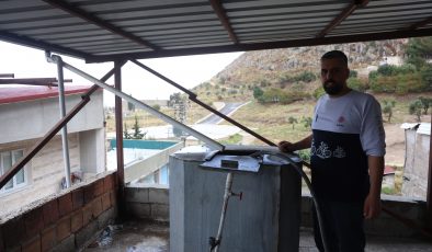 KURDUĞU SİSTEMLE DEPOLADIĞI YAĞMUR SUYUNU EVDE KULLANAN VATANDAŞ SOSYAL MEDYADA İLGİ ODAĞI OLDU   