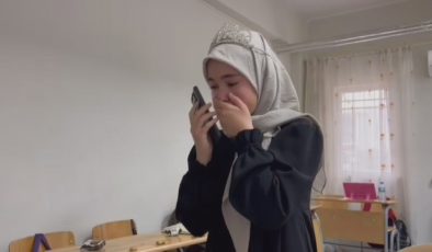 EMEĞİNİN KARŞILIĞINI ALARAK HAFIZ OLAN KIZ, BABASINA MÜJDELİ HABERİ GÖZYAŞLARI İÇERİSİNDE VERDİ  