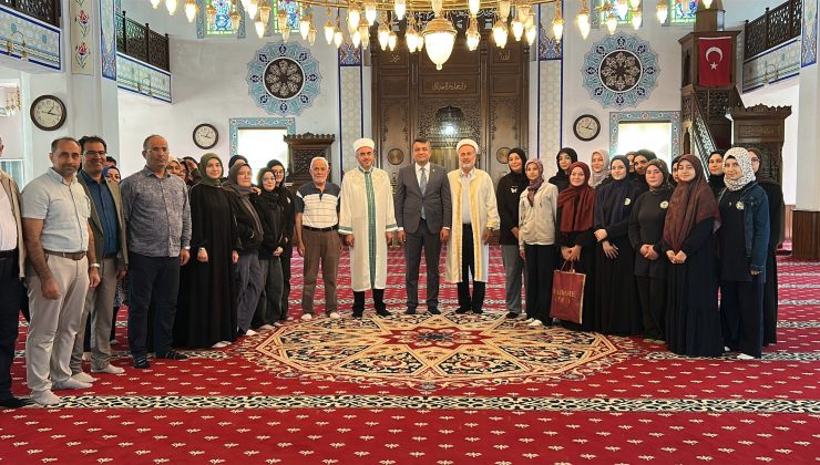 ÖMRÜNÜ MESLEĞİNE ADAYAN 49 YILLIK İMAMA DUYGUSAL VEDA