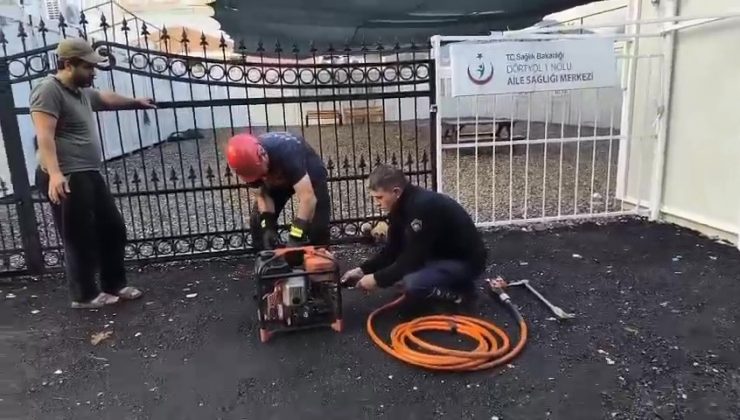 DEMİR KAPIYA SIKIŞAN YAVRU KÖPEĞİ İTFAİYE KURTARDI